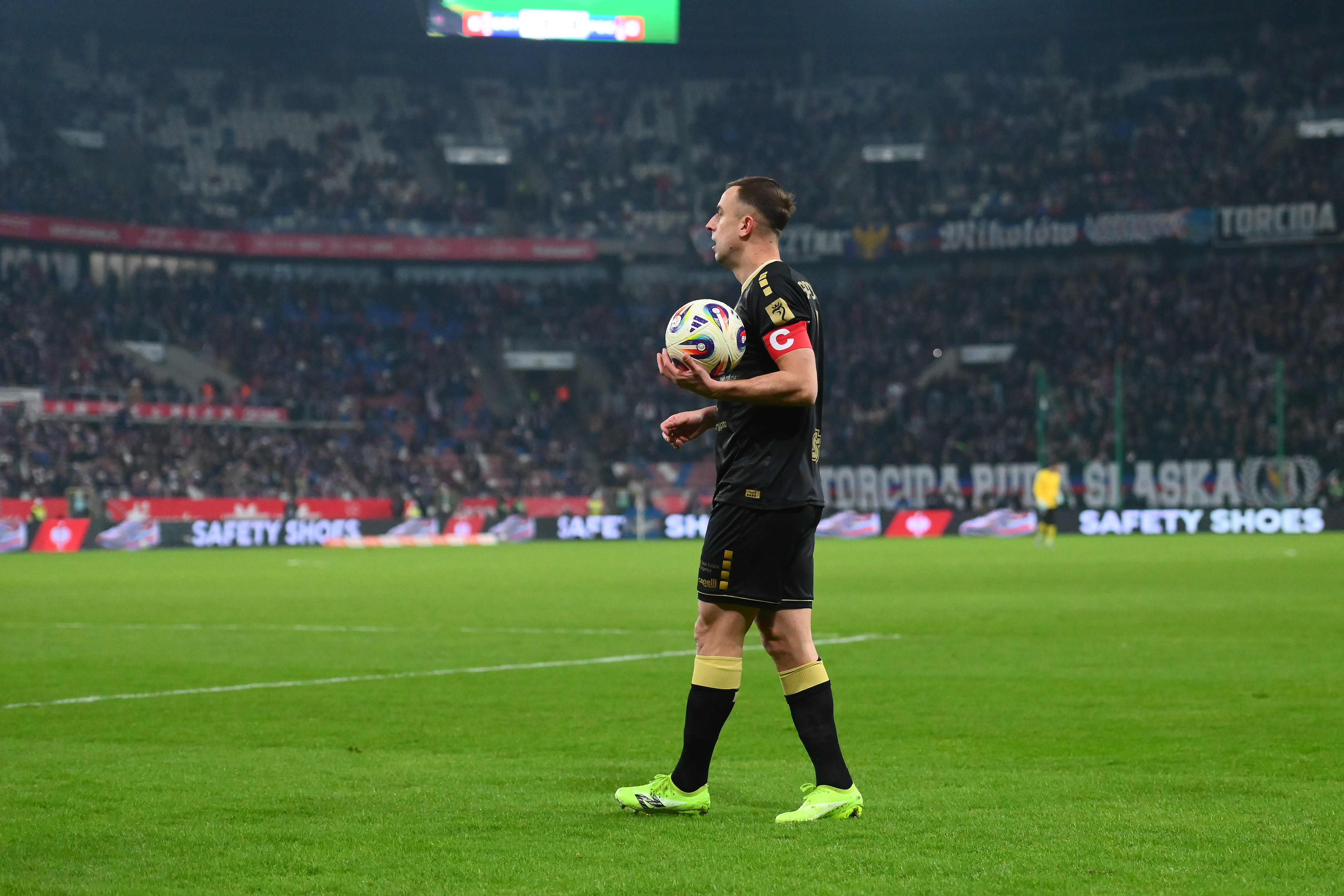 Bí Mật Chiến Thắng Sau 20 Năm: Pogoń Szczecin Làm Nên Lịch Sử Trên Sân Górnik Zabrze