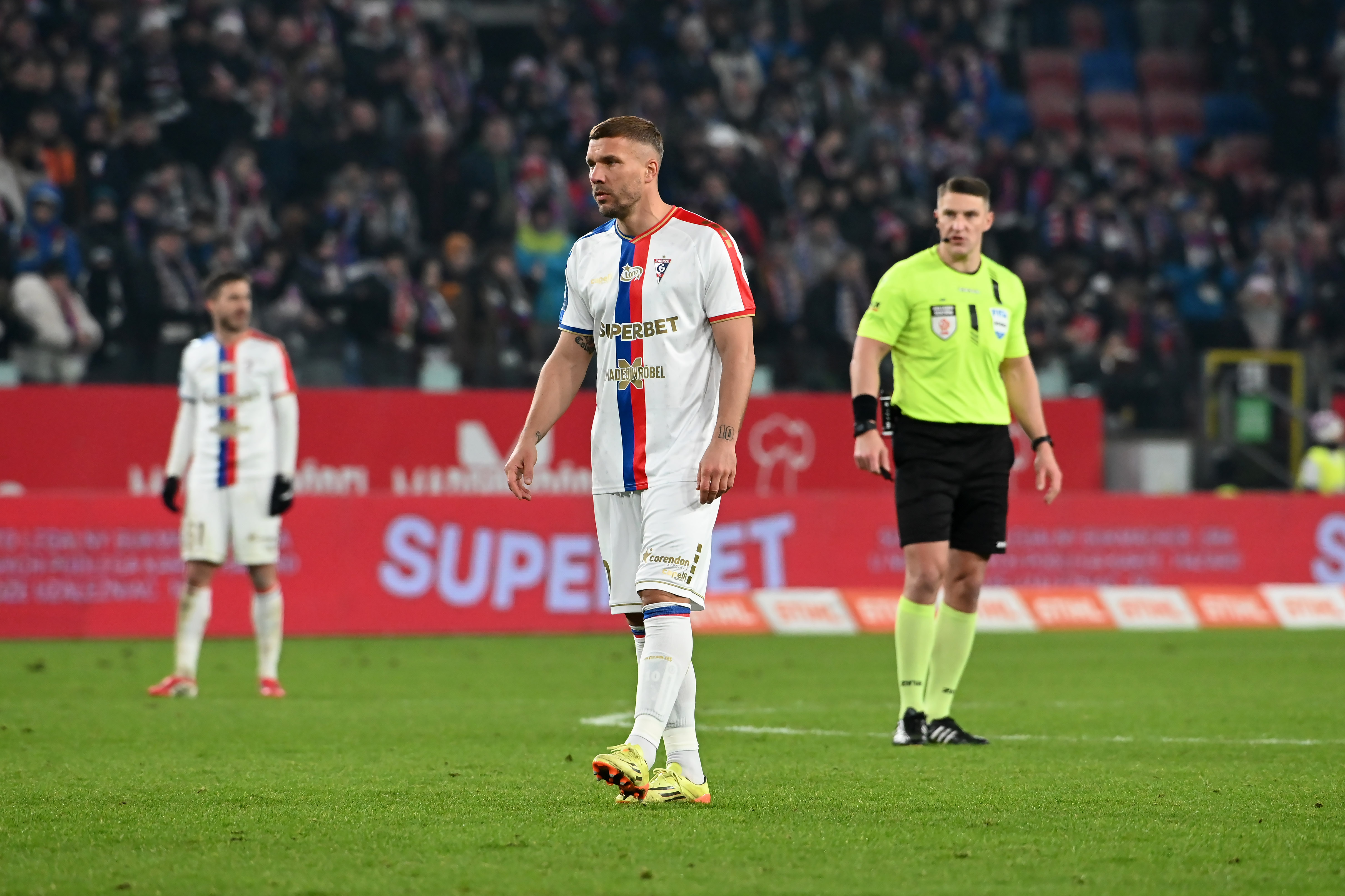 Báo Động Thẻ Phạt: Ai Sẽ Vắng Mặt Ở Vòng 27 Ekstraklasa 2025/2026?