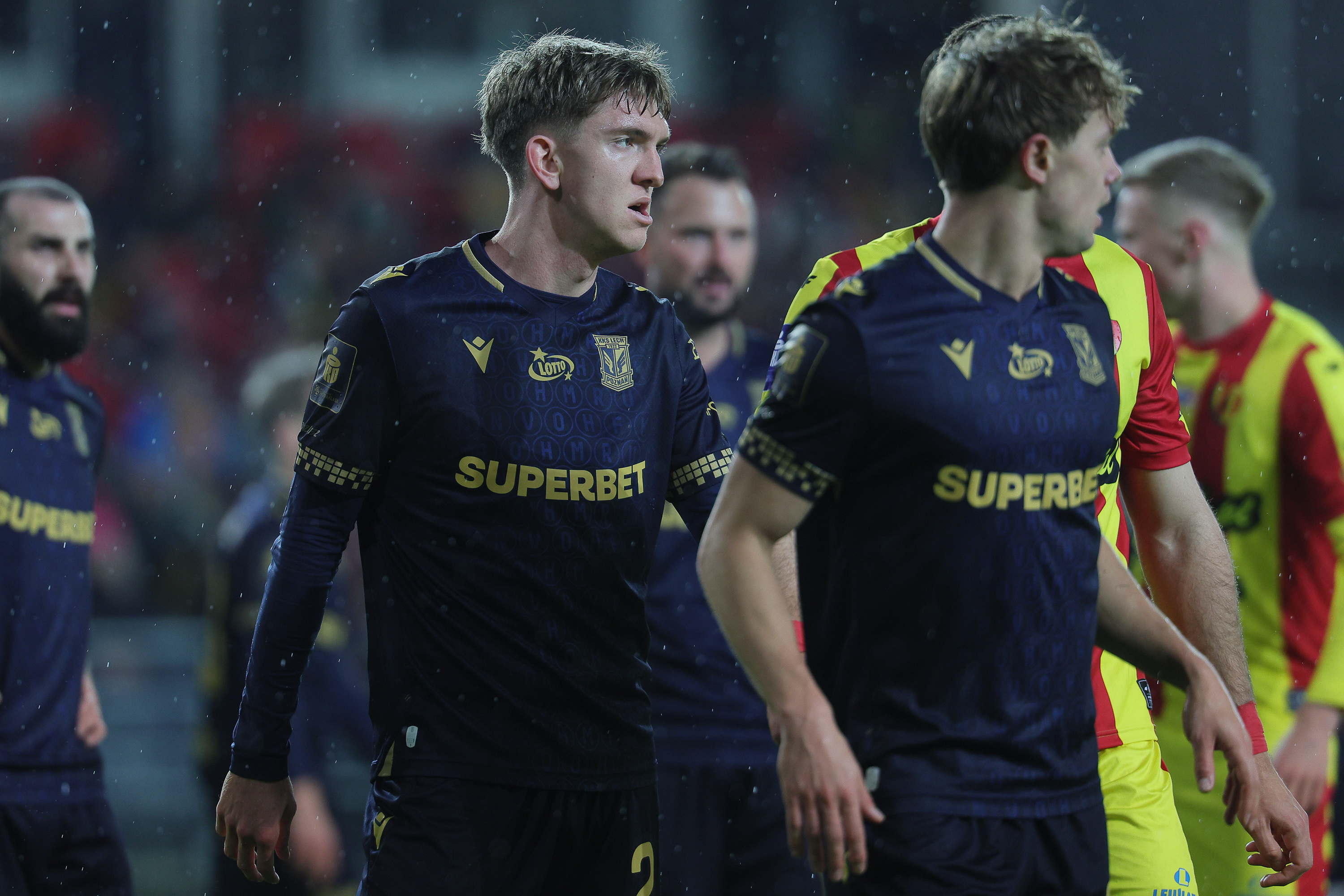 Tổng kết vòng 22 Ekstraklasa 2025/2026: Cuộc đua nghẹt thở, Lech Poznań bùng nổ