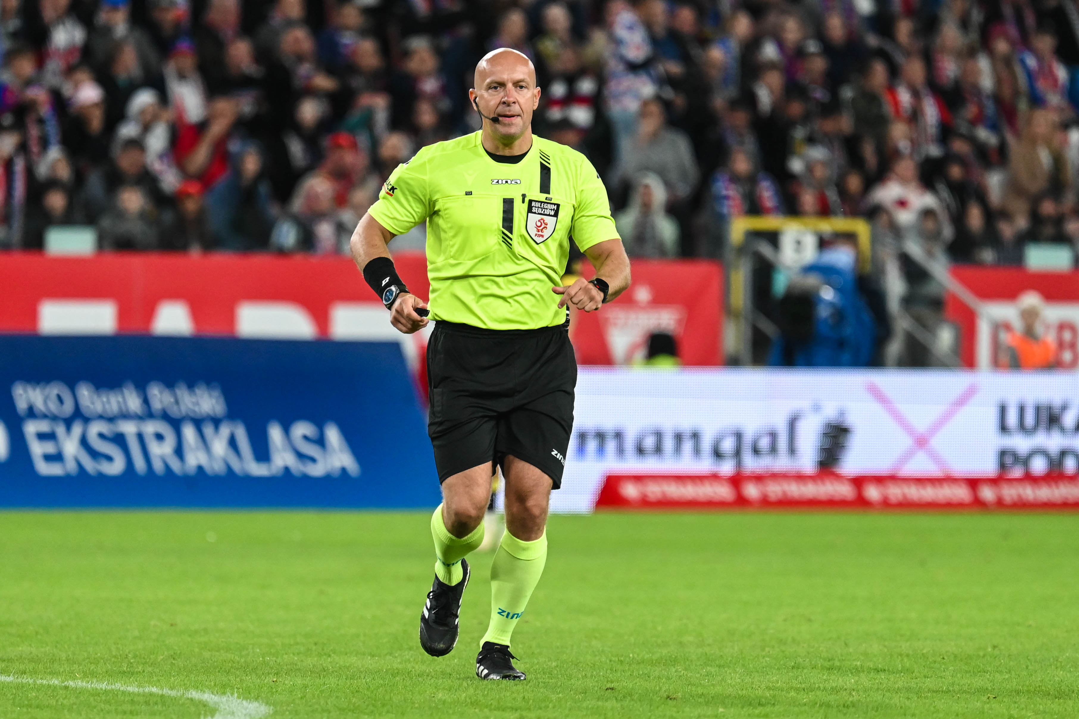 Szymon Marciniak dẫn dắt trận đấu Widzew Łódź - Lech Poznań: Toàn cảnh trọng tài vòng 24 Ekstraklasa