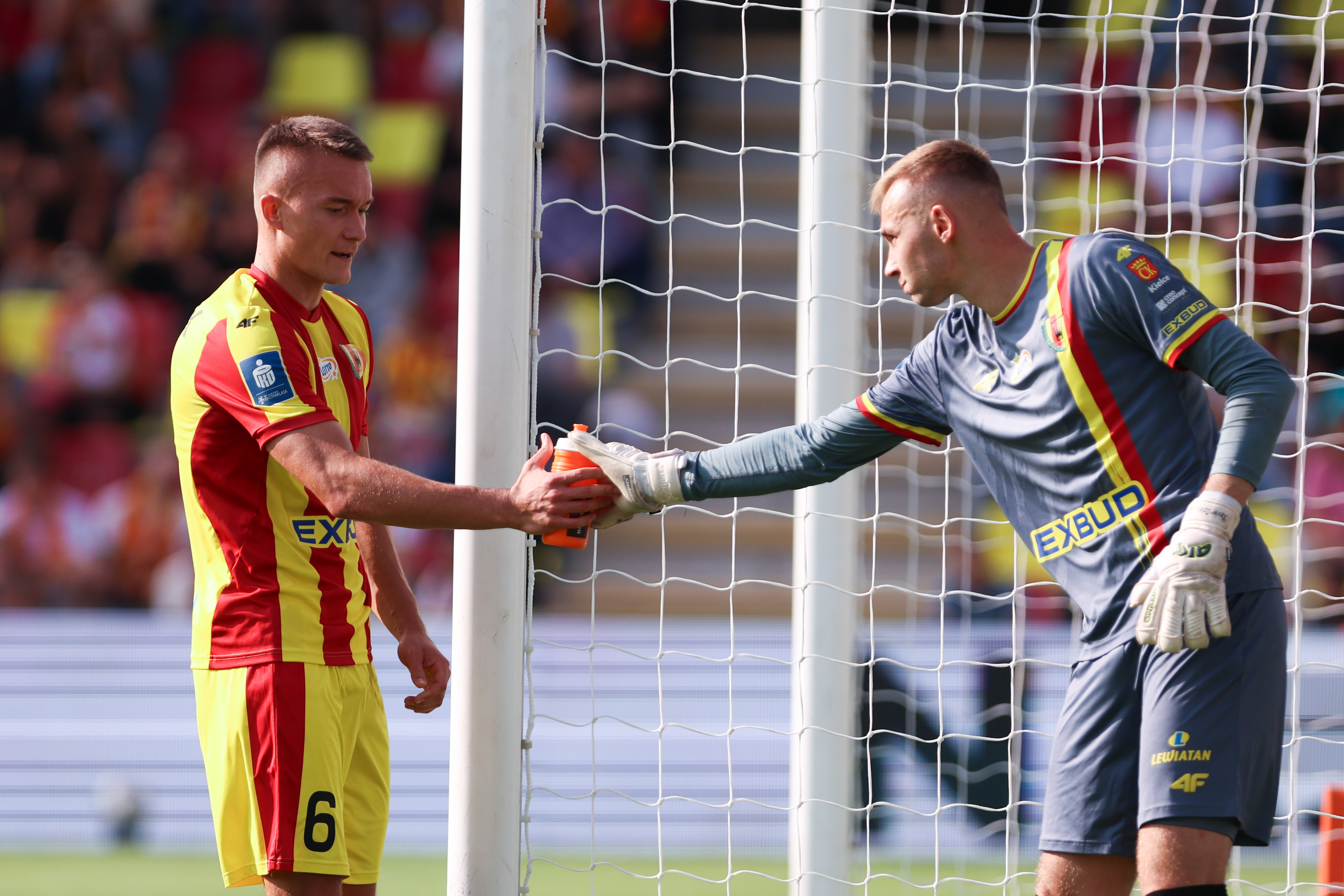 Hậu vệ lập công, Korona Kielce thắng sít sao: Bài học về cách chơi cá độ bóng đá