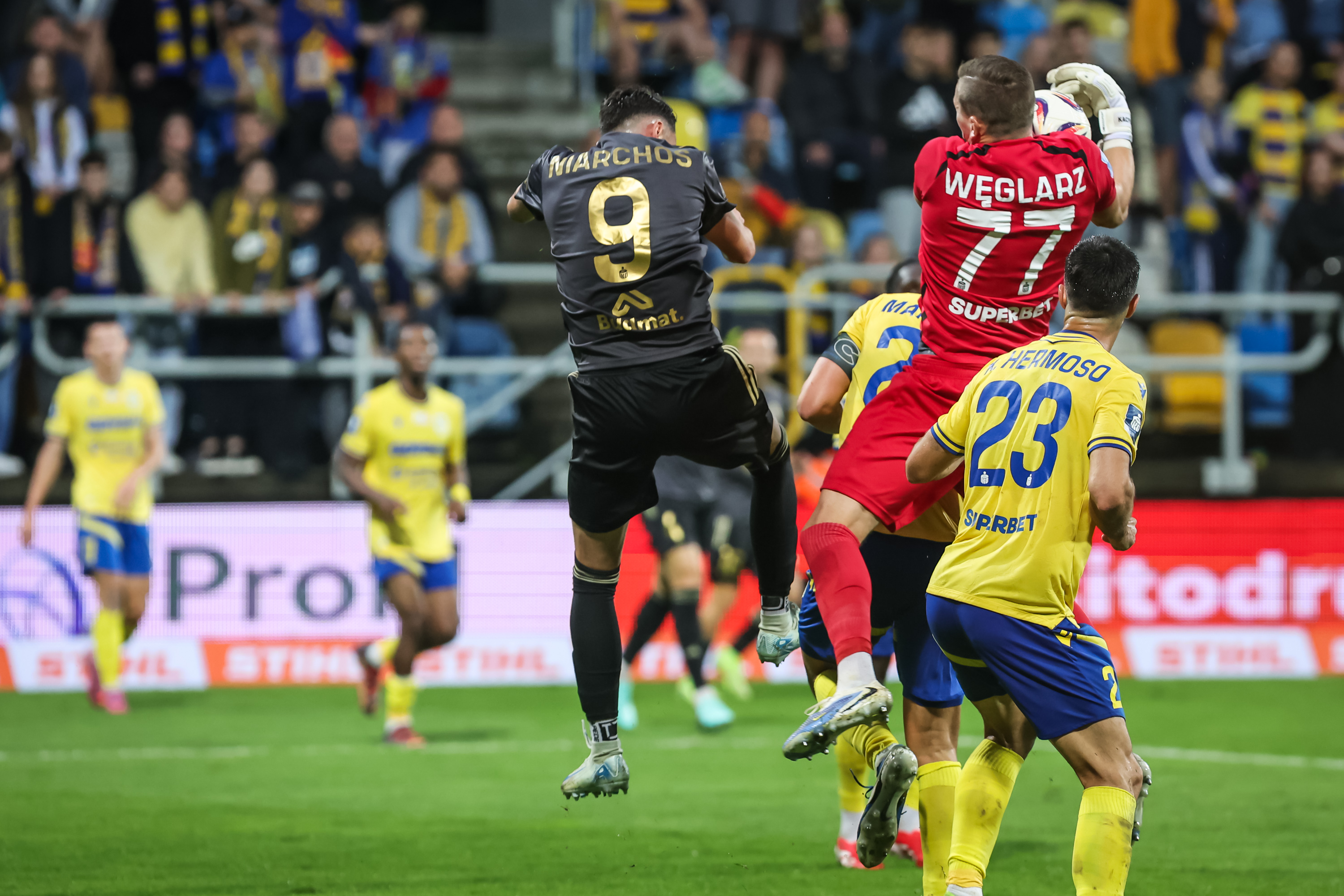 Đánh Giá Fi88: Trận Đấu Kịch Tính Giữa Hai Tân Binh Ekstraklasa