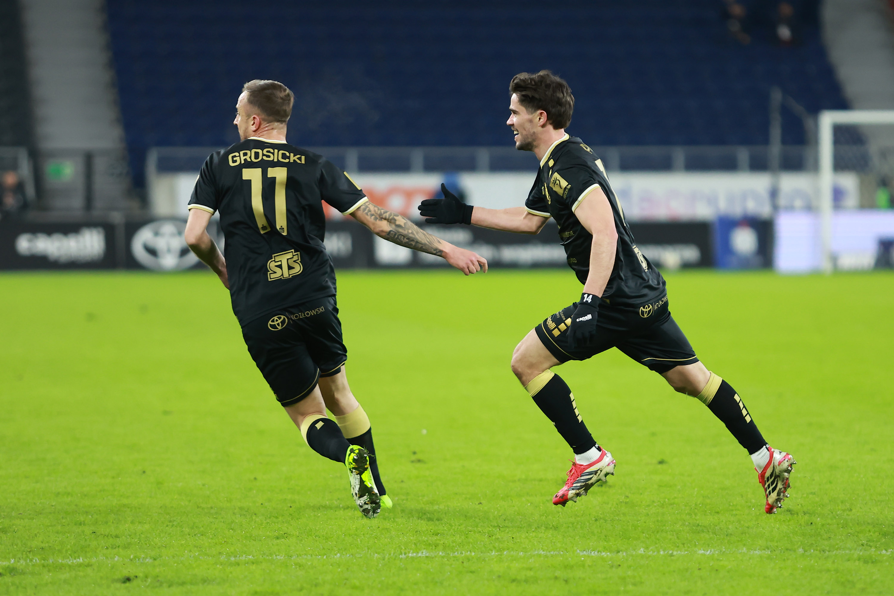 Pogoń Szczecin Lội Ngược Dòng Ấn Tượng: Jose Pozo Tỏa Sáng Với Cú Đúp