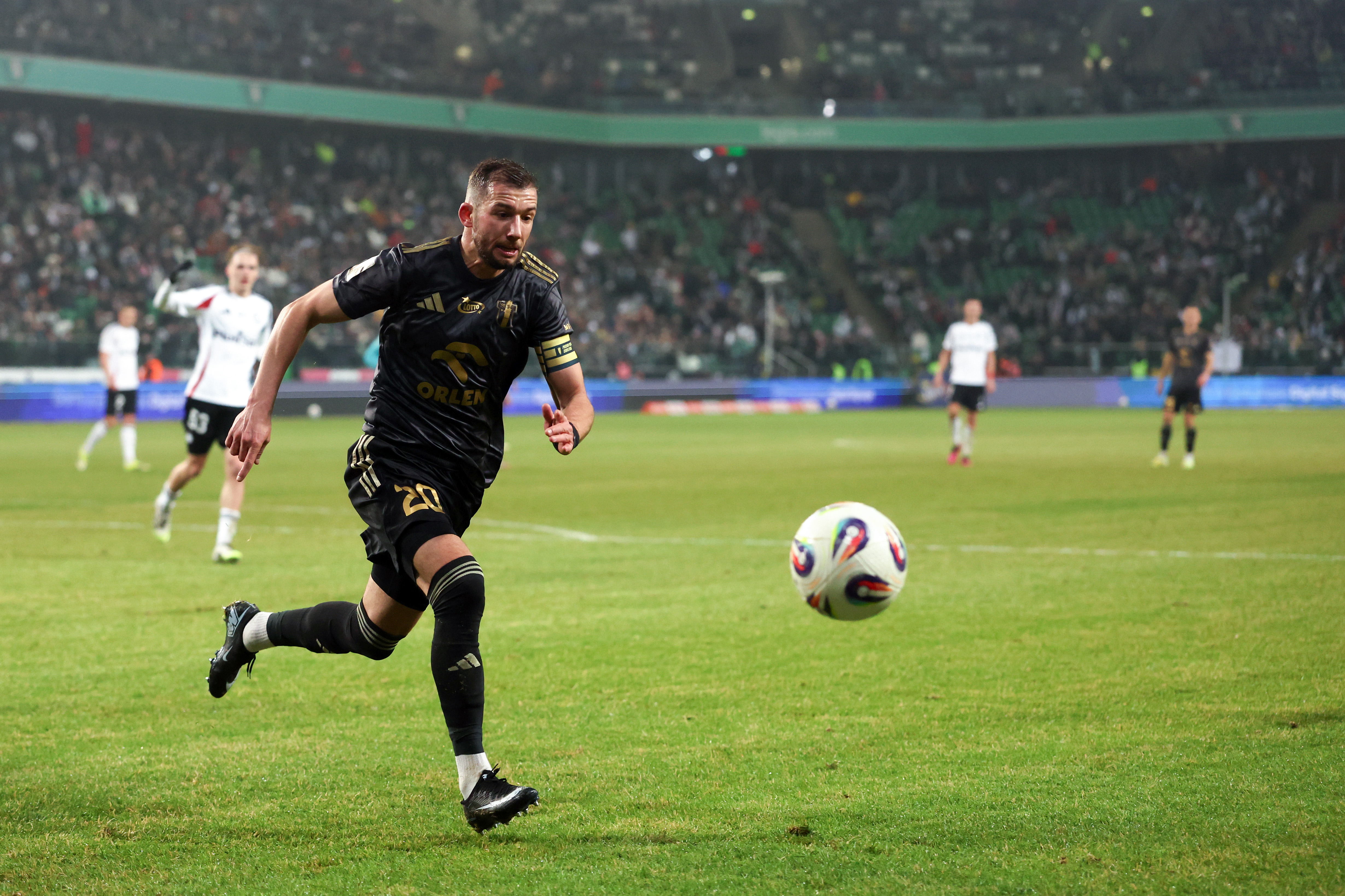 Báo động thẻ phạt Ekstraklasa: Ai sẽ vắng mặt ở vòng 26? Cùng BK8 Review phân tích