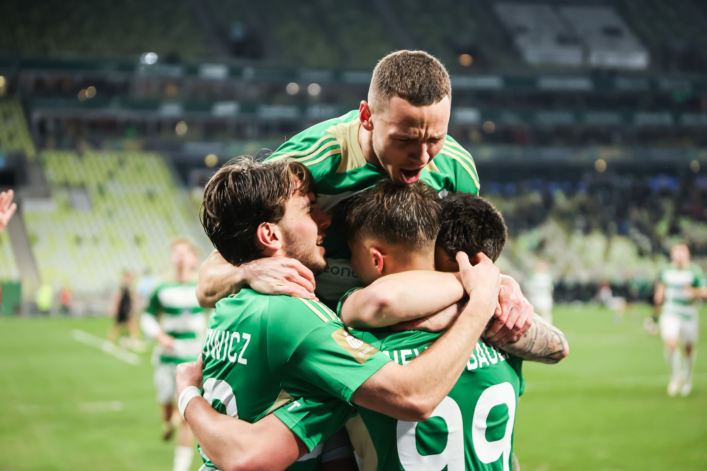 Lechia Gdańsk Chiến Thắng Đầy Kịch Tính: Bí Quyết Thành Công Từ Sân Nhà