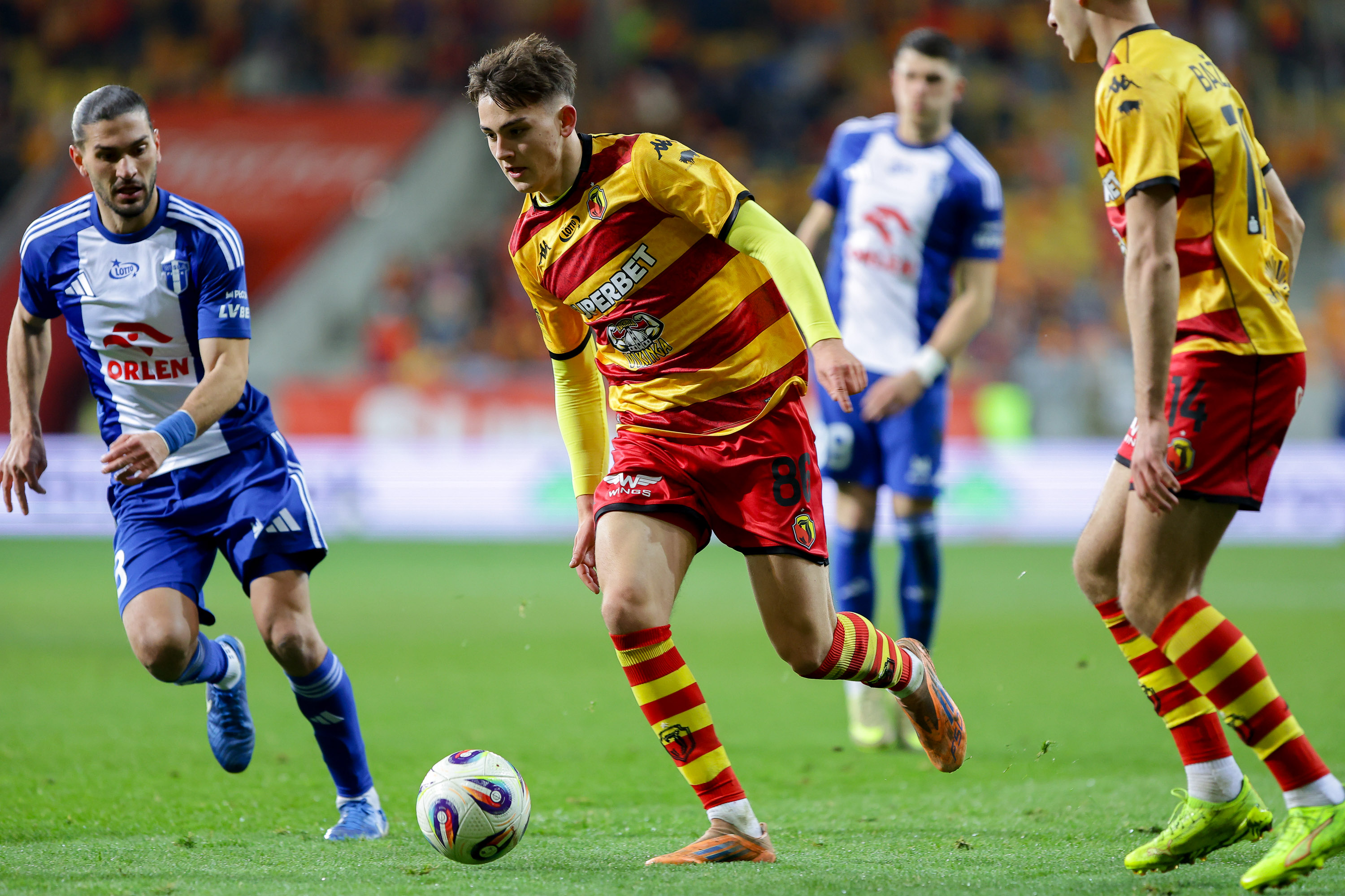 Jagiellonia Białystok: 551 Pha Chuyền Tấn Công - Kỷ Lục Mới Của Bóng Đá Ba Lan