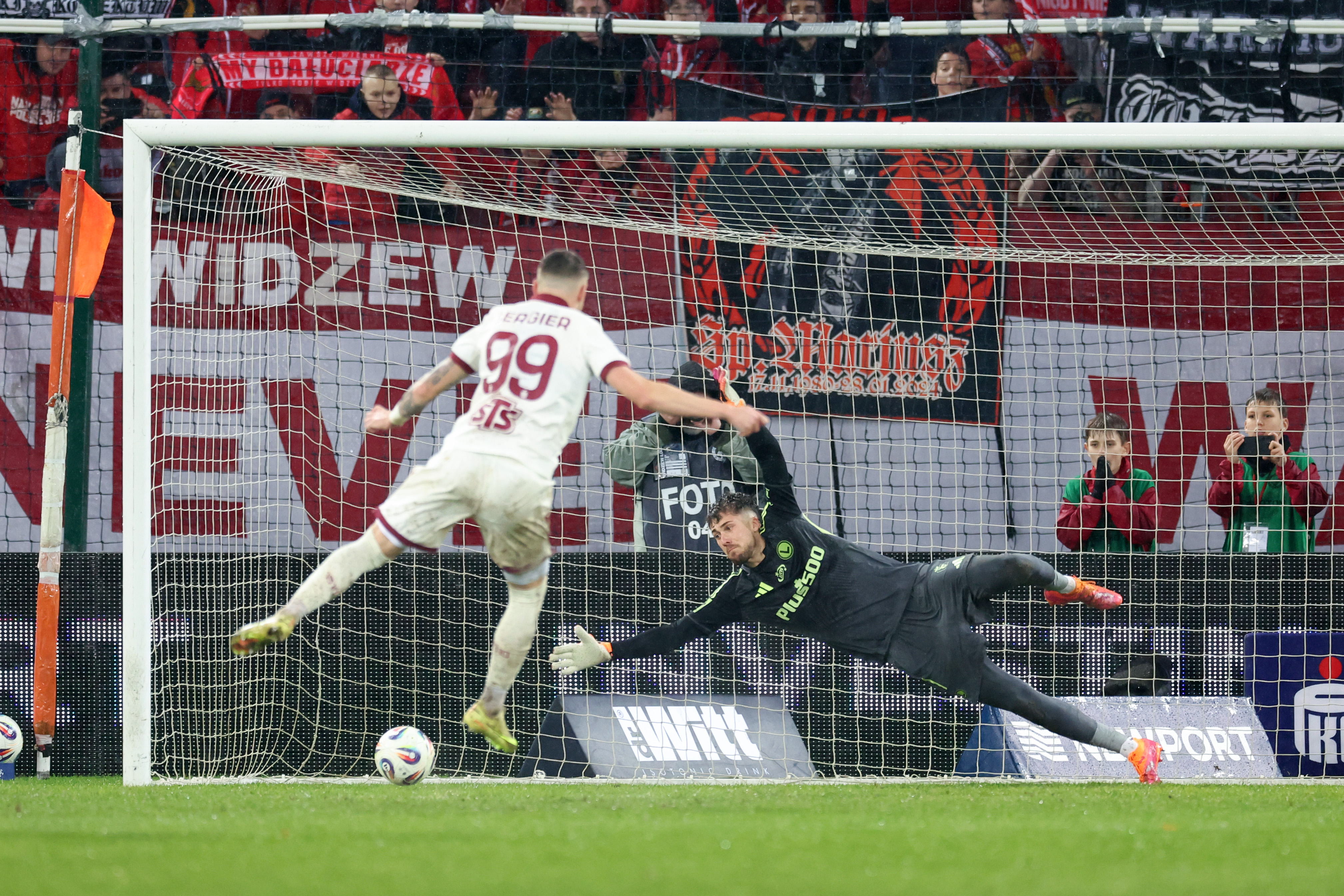 Phân Tích Xác Suất Trụ Hạng Ekstraklasa: Ai Sẽ Là Kẻ Thua Cuộc?