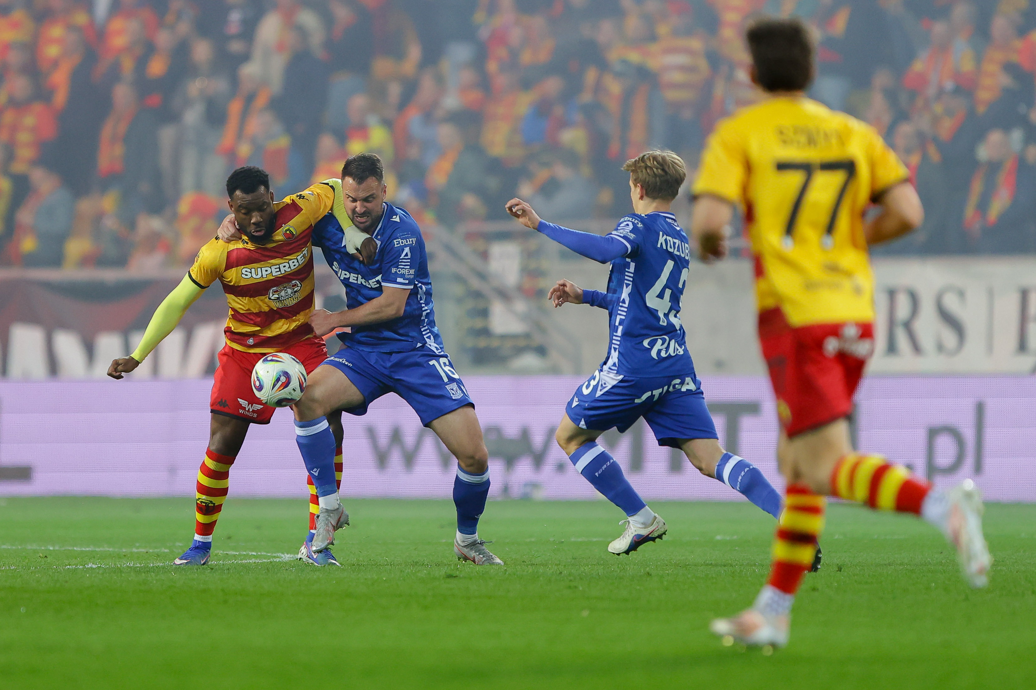 Jagiellonia 0:0 Lech: Trận Đấu Căng Thẳng Với 30 Cú Sút Và Những Pha Cứu Thua Đỉnh Cao