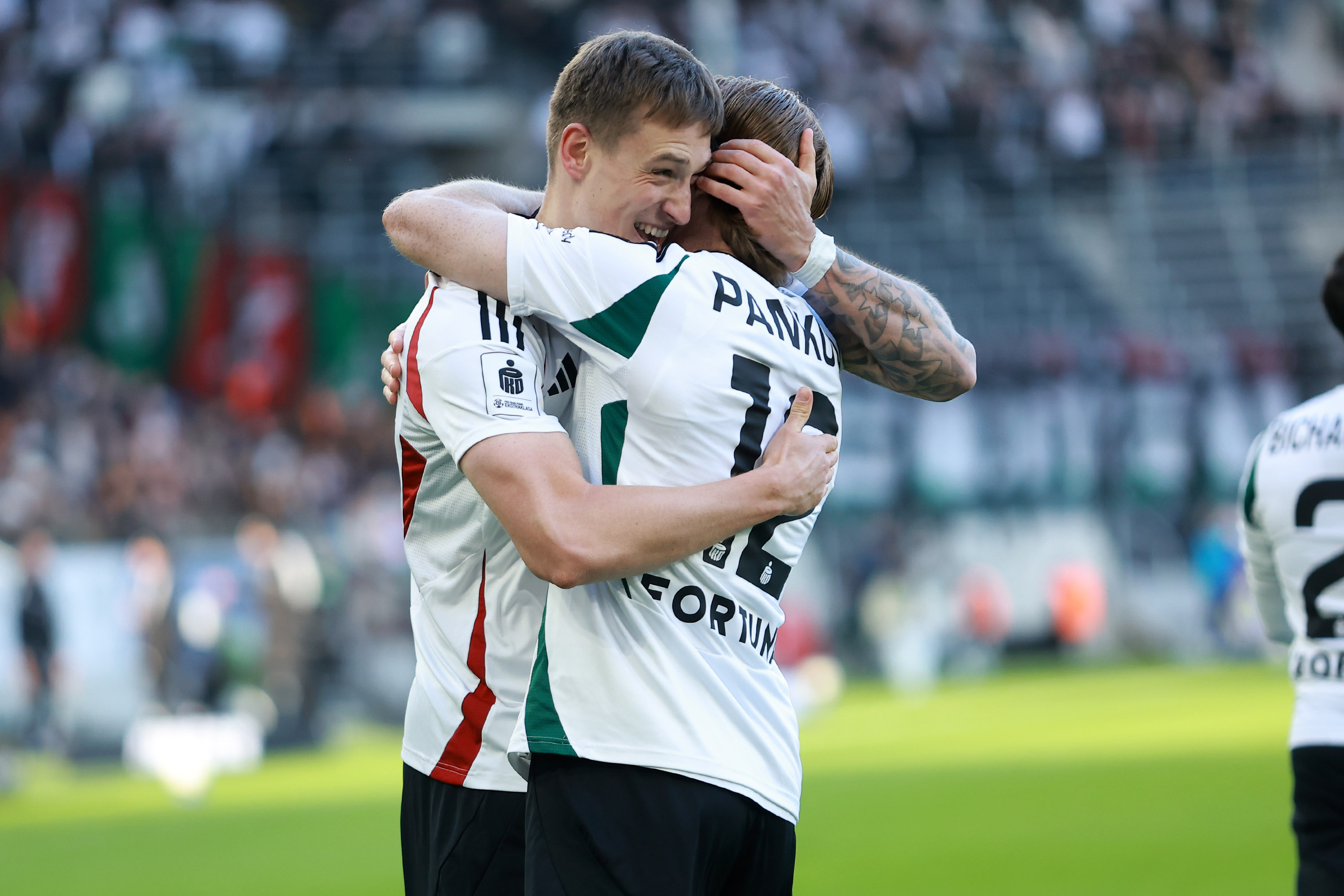 Legia Warszawa Thắng Đậm Trên Sân Khách: Động Lực Lớn Cho Vòng Loại World Cup 2026 Việt Nam?