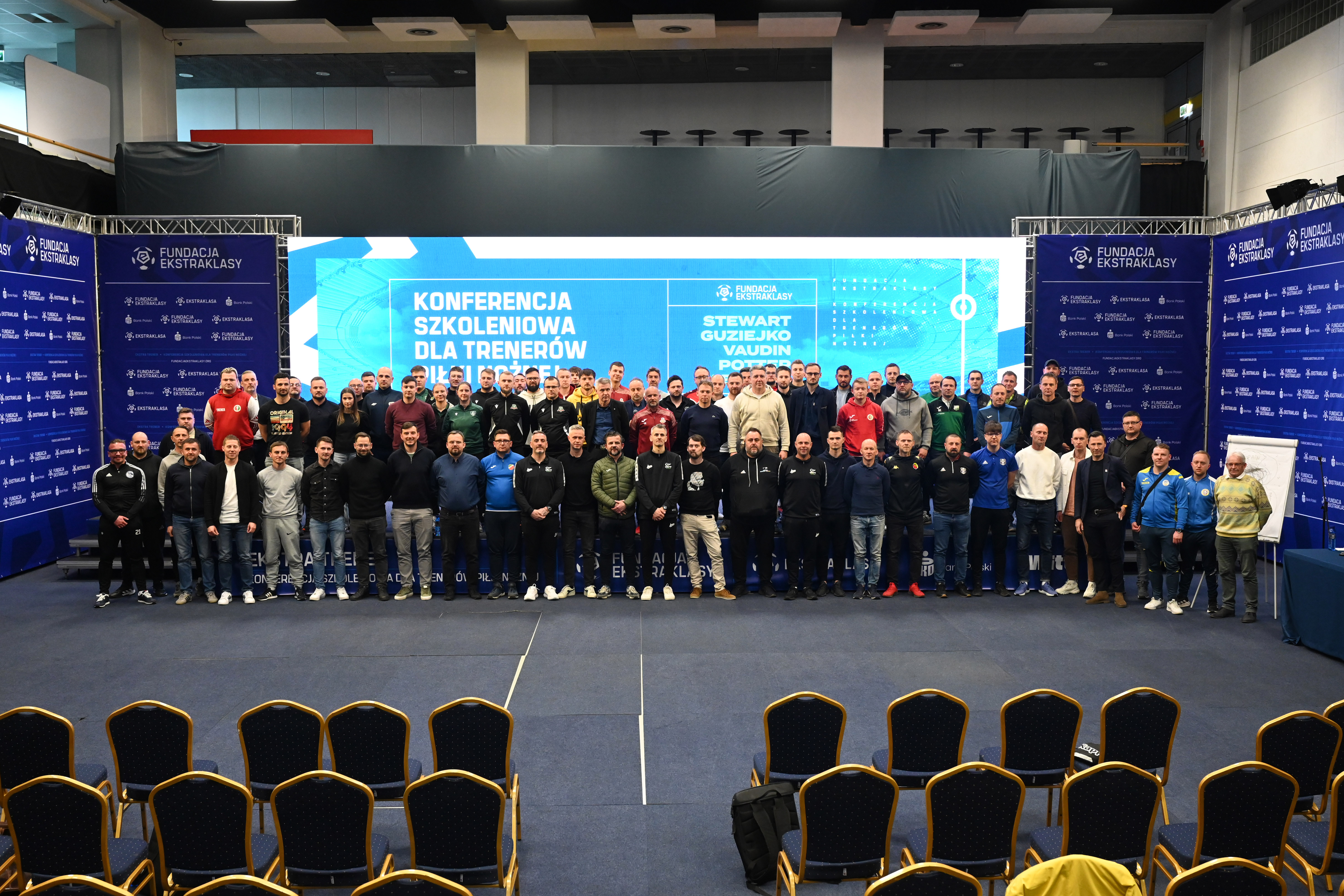 Học Viện Ekstraklasa: Chuyên Gia Anh Chia Sẻ Bí Quyết Đào Tạo Trẻ