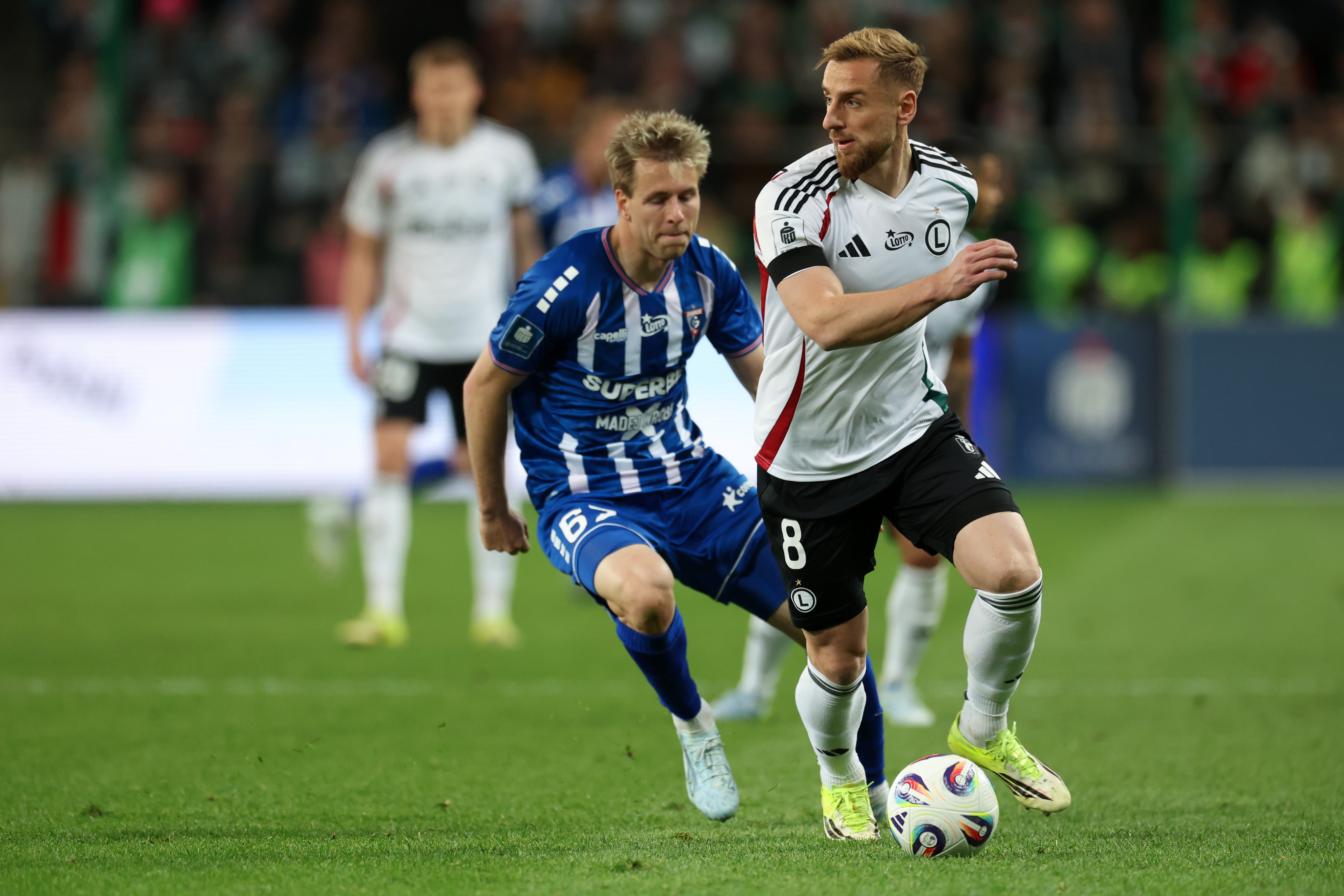 Legia vs Górnik 1-1: Thủ môn 8xbet lừa đảo hay pha cứu thua đẳng cấp?