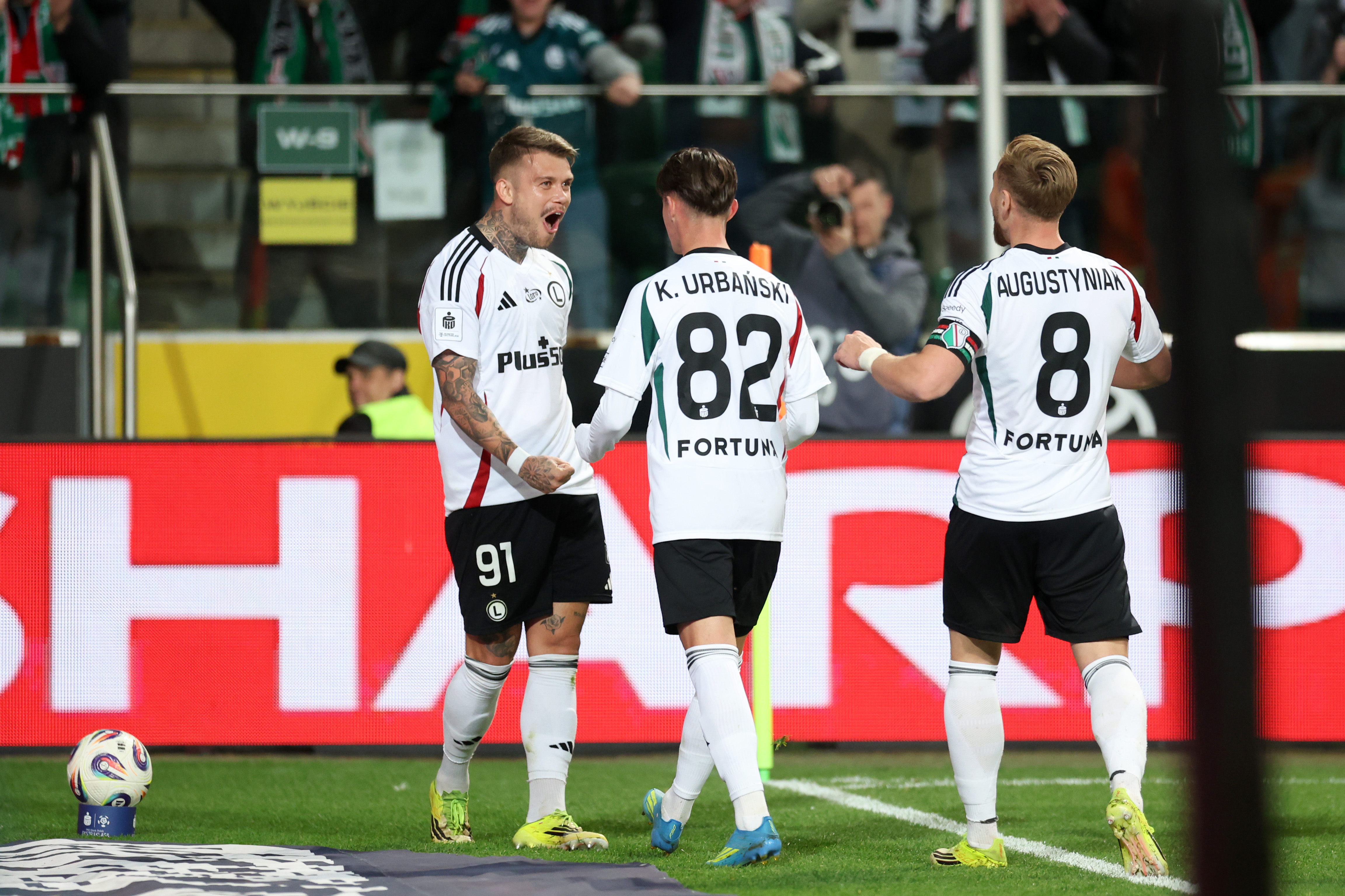 Legia Warszawa Thắng Liên Tiếp: Cổng Game Haywin Rồng Hổ Cùng Chúc Mừng