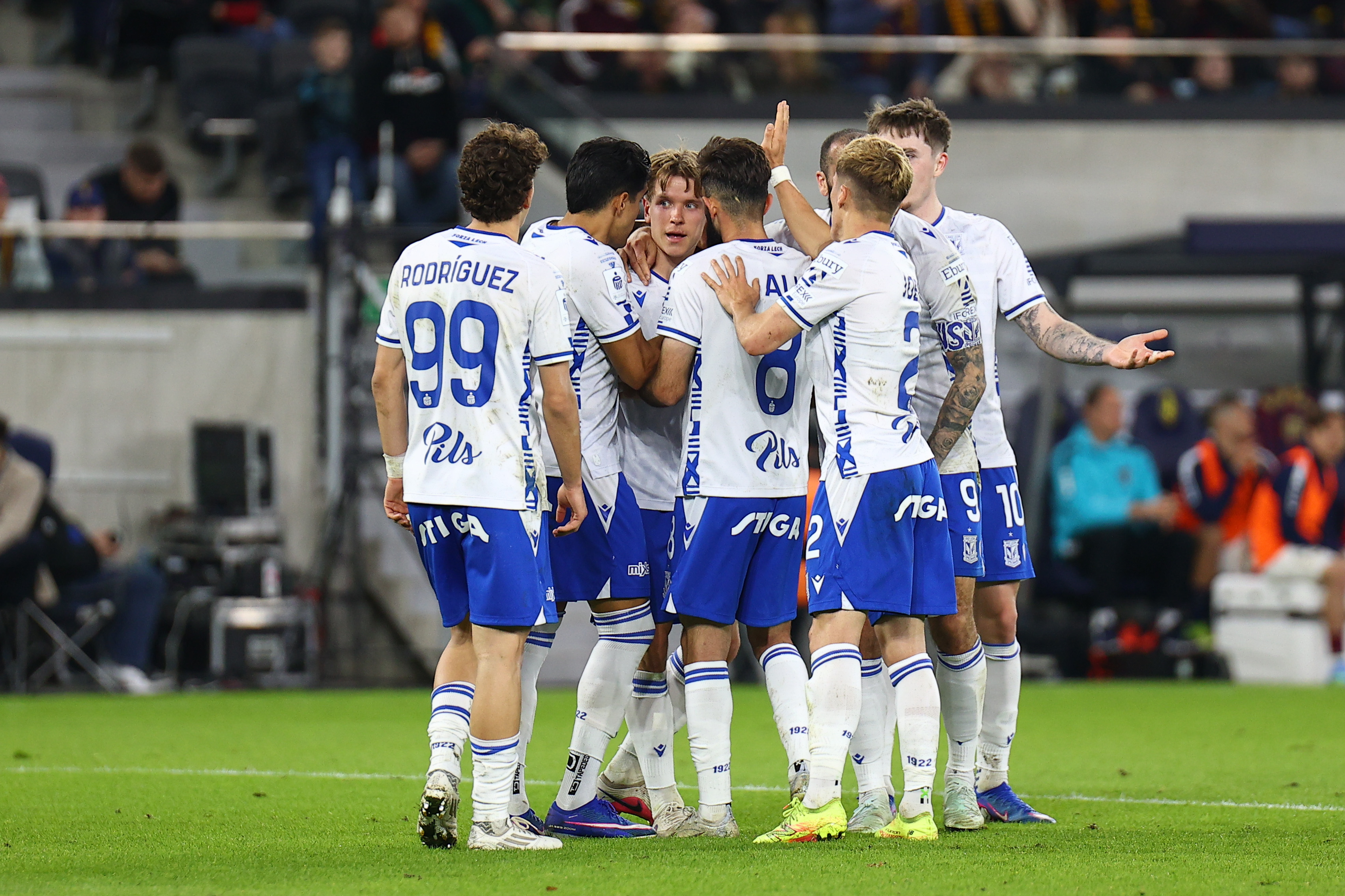 Lech Poznań Thắng 2-1 Trên Sân Khách: Dẫn Đầu Nhất Quán, Bàn Thắng Từ Kozubal Và Palma