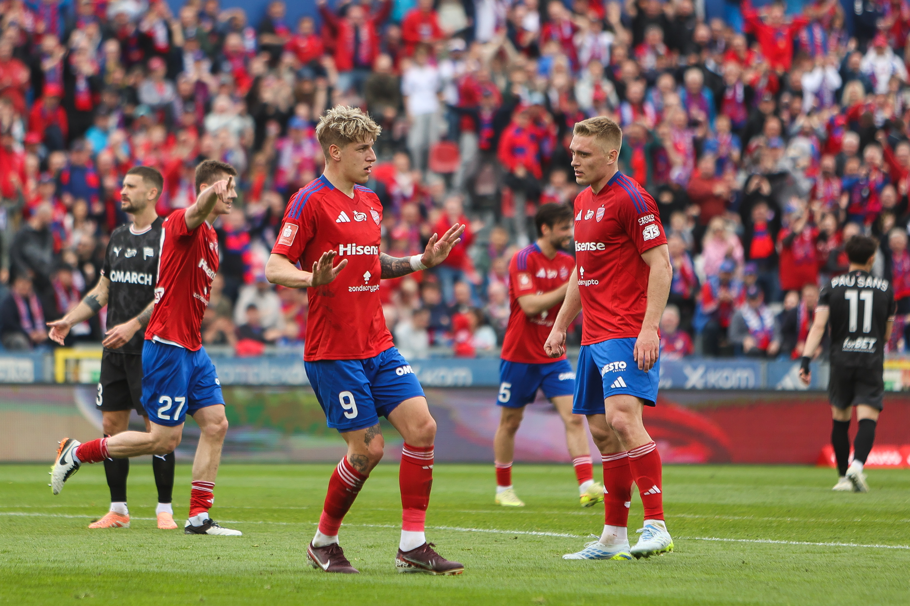 Patryk Makuch tỏa sáng: Raków Częstochowa đại thắng 4-1 trước Cracovia