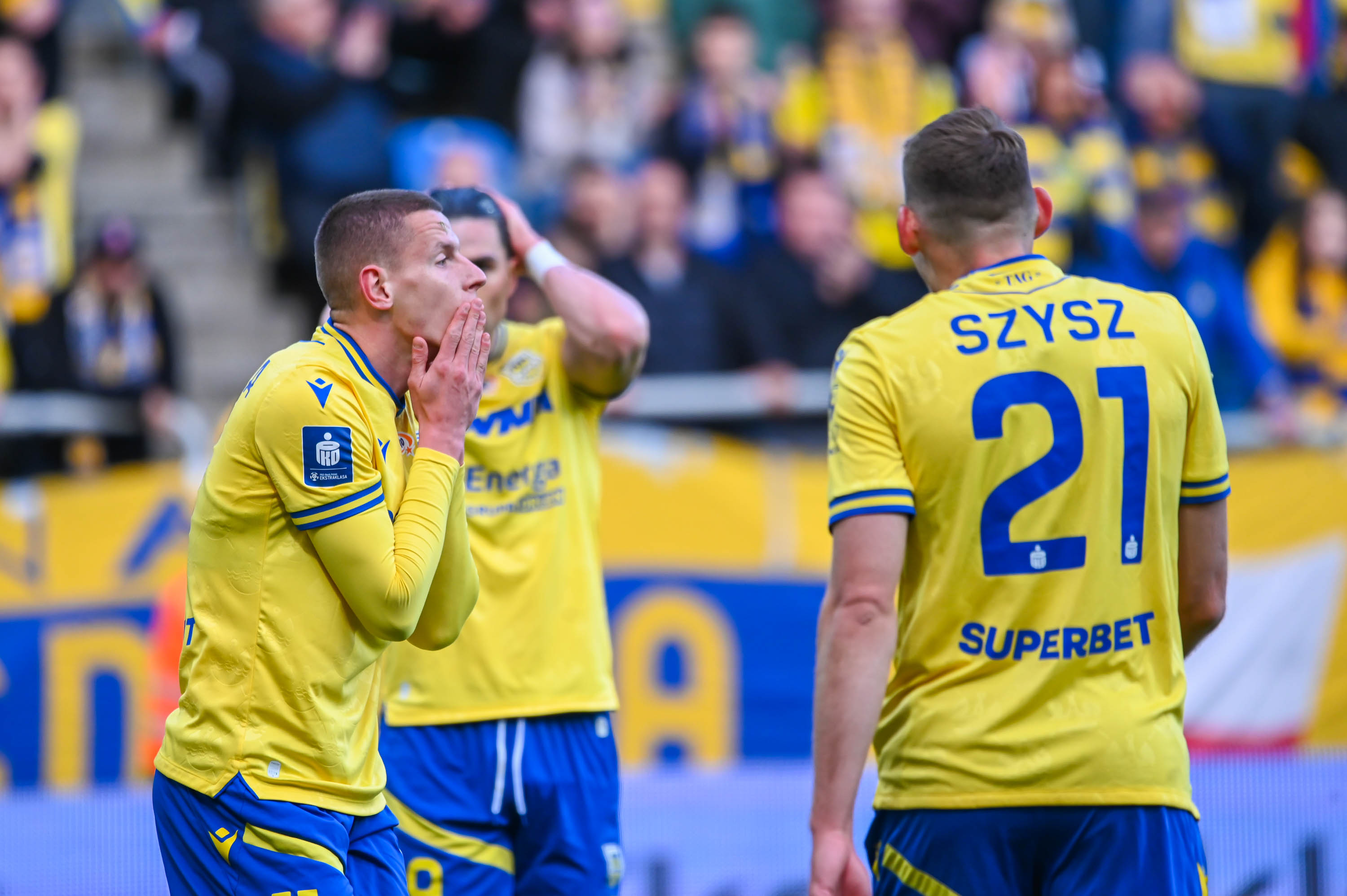 [SKRÓT] Arka Gdynia 2:3 Bruk-Bet Termalica: Sóng lớn nhấn chìm hy vọng trụ hạng