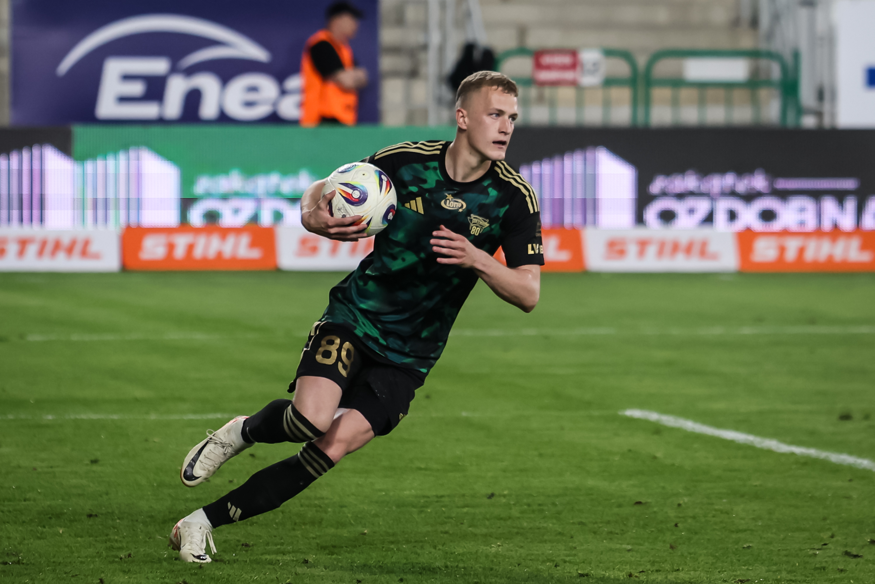 Tomas Bobcek – Vua phá lưới Ekstraklasa 2025/2026 với 20 bàn